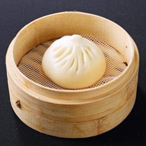 Mini meat buns (1 piece per plate)