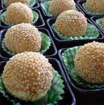 Sesame dumplings (3 per plate)