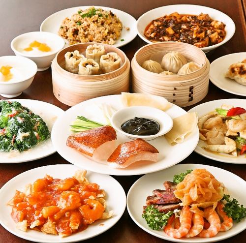 We also offer luxurious course meals for banquets.
