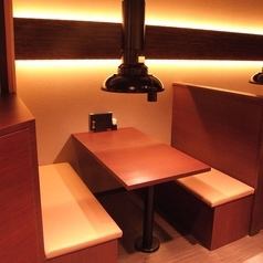 The box seats for 4 people are separated one by one, making it ideal for dining while talking to close friends.