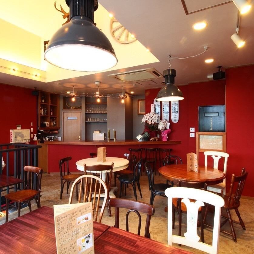 A stylish space with careful attention to the interior ♪ Enjoy Texas BBQ
