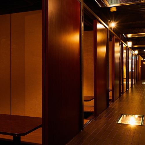 <p>【今だけ！4名個室2名様～OK】少人数向けの掘りごたつ個室。ご友人とのディナーや女子会などのお集まりに◎　カップルにも人気！2人だけの空間をご用意しております。デートにもぴったりです。</p>