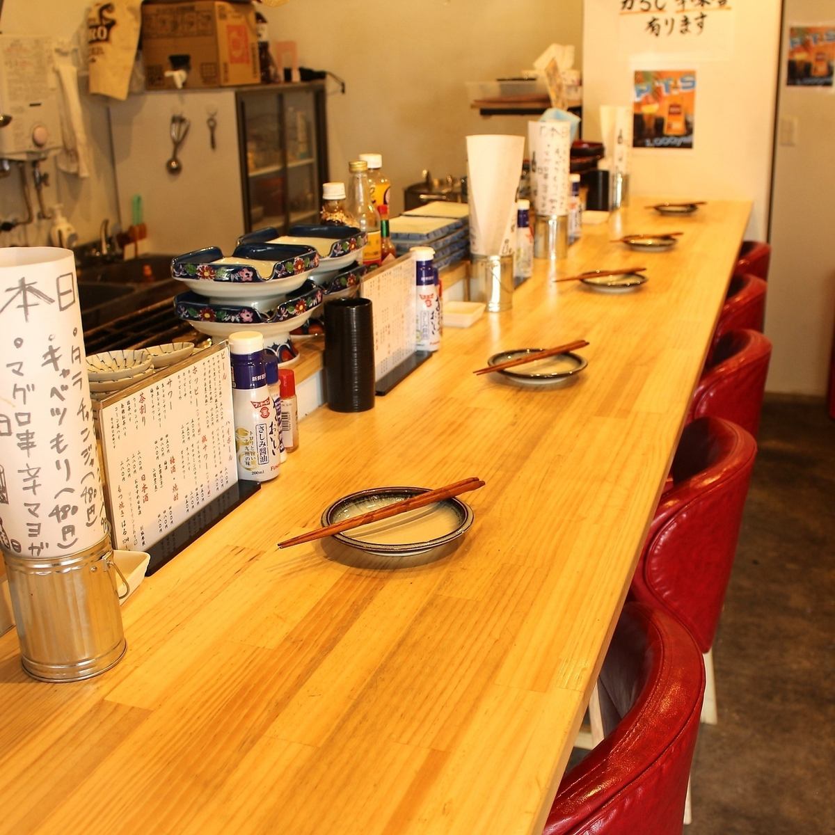 【オシャレ】こだわりの内観で居心地◎もつ焼きとビールで乾杯！
