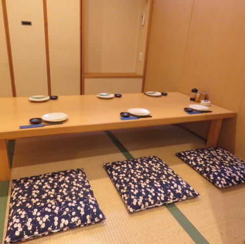 There is a private room with a tatami room for 6 people on the 2nd floor.It is the perfect space for drinking parties and family meals with children.You can minimize contact with other groups !!