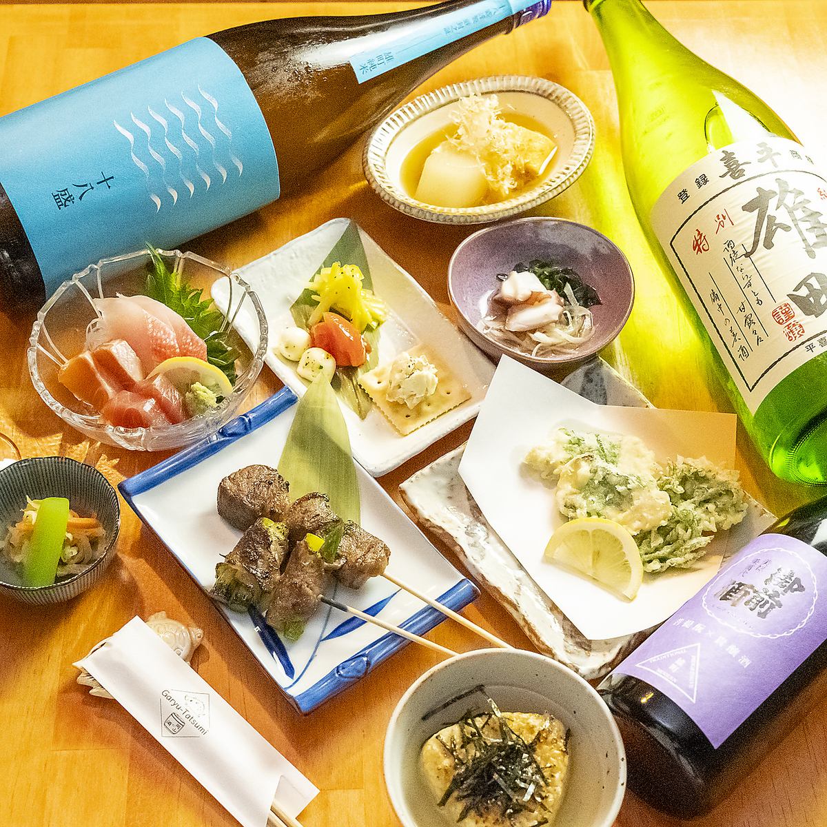 您可以享用使用岡山縣食材烹製的菜餚以及該縣釀酒廠生產的當地酒。