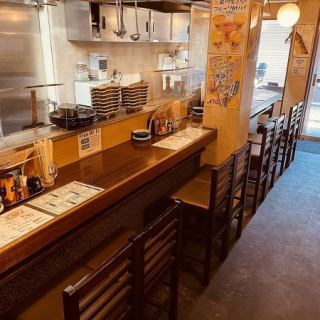 おひとり様でも気兼ねなくご利用いただけるカウンター席です。