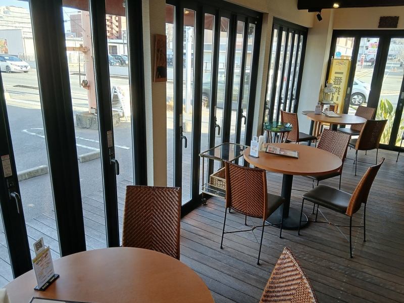 オシャレで解放的なテラス席もあります！