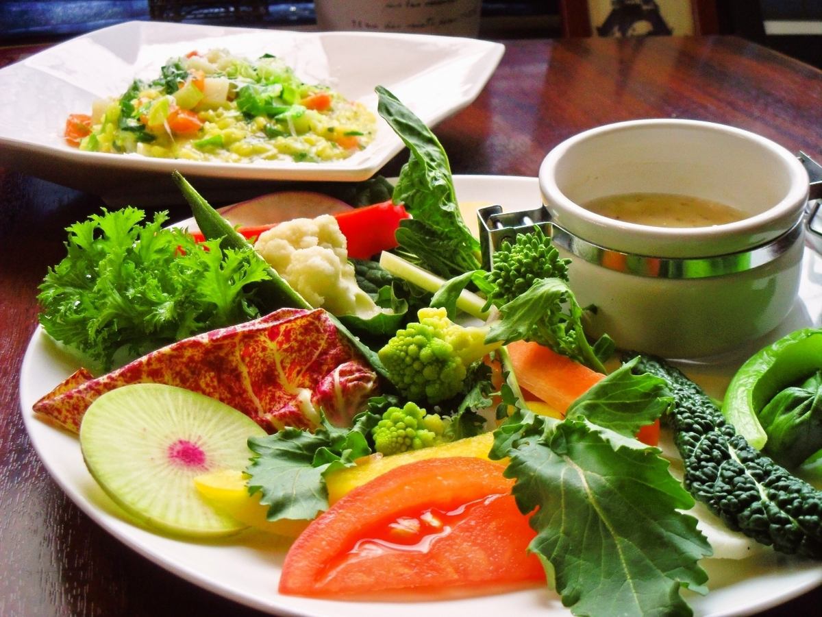用全心全意制作的美味有机蔬菜将治愈您的身心。