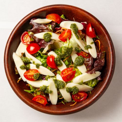 Caprese-style salad of tomato and mozzarella