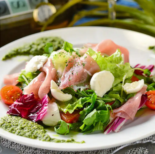 Basil Salad with Prosciutto and Mozzarella