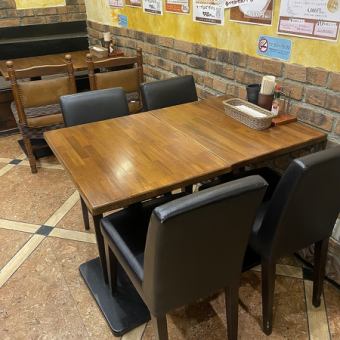 These are table seats that can be connected depending on the number of people.Groups such as girls' night out, group parties, welcome and farewell parties, etc. are also welcome♪