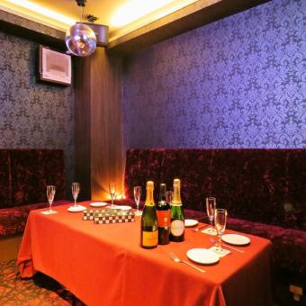 Complete private room with karaoke that can comfortably seat up to 10 people.It's soundproofed well and you don't have to worry about outside voices! It's very popular for parties and birthday parties ★