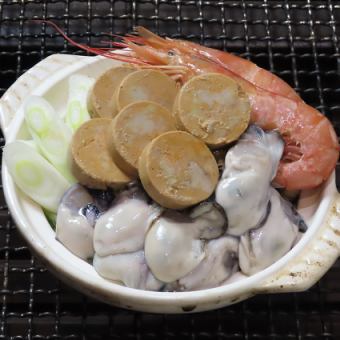 [Oyster and monkfish liver seafood soup hotpot] 1 unit <approximately 2 servings> 3,680 yen (tax included)