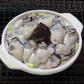 [Oyster-filled red miso hotpot] 1 unit (approximately 2 servings) 3,680 yen (tax included)