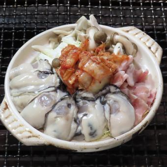 [Oyster kimchi hotpot with plenty of umami] 1 unit (approximately 2 servings) 3,680 yen (tax included)