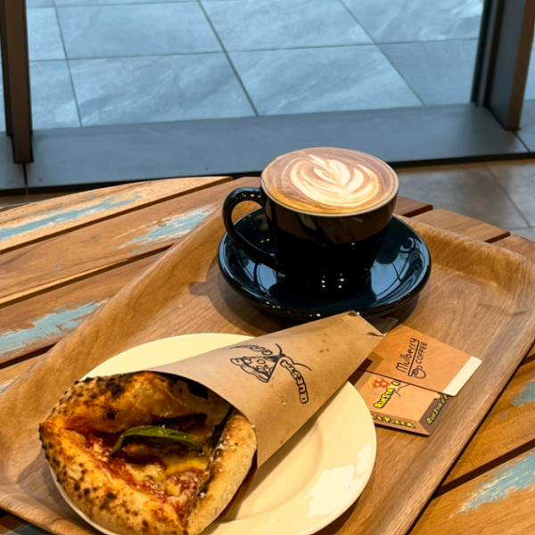 Perfect for a light snack! We also offer a morning-only menu.We also recommend you come here for a short break before going to work in the morning or between work sessions! Table and counter seating are available.