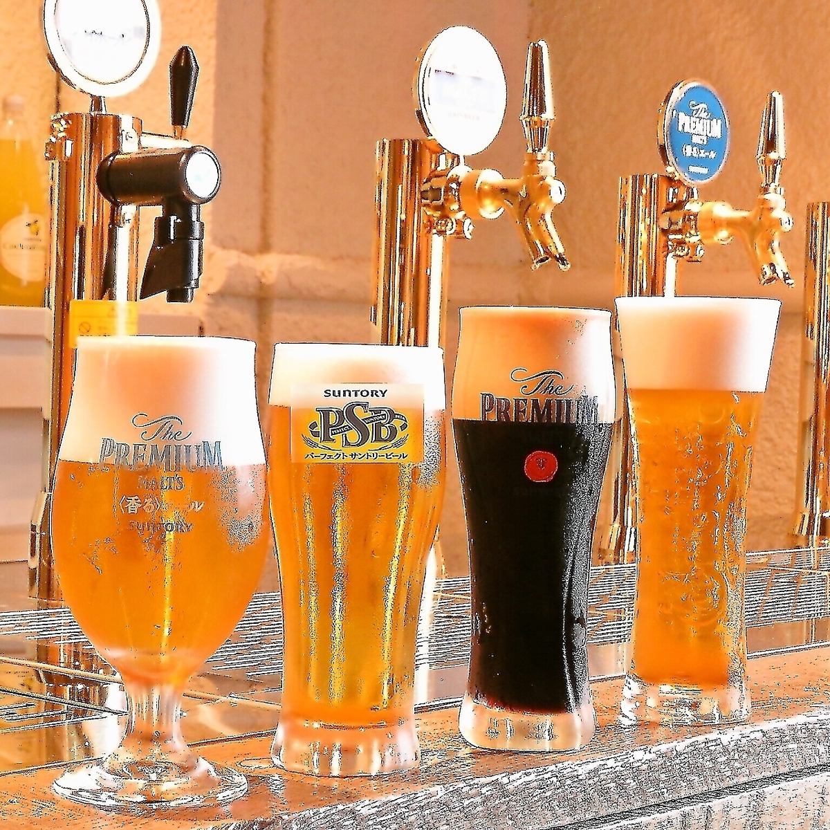 4種類の樽生ビールサーバーに、100種類以上のカクテルも♪