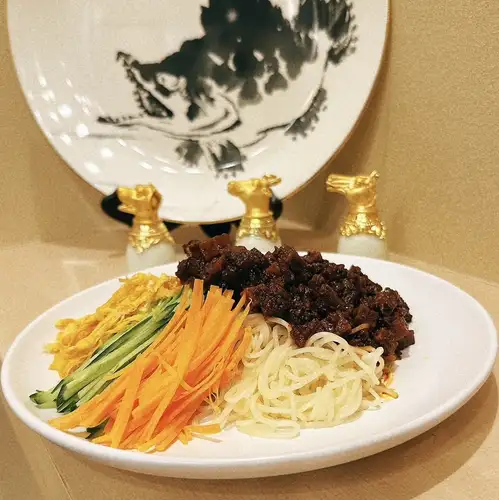 ジャージャー麺