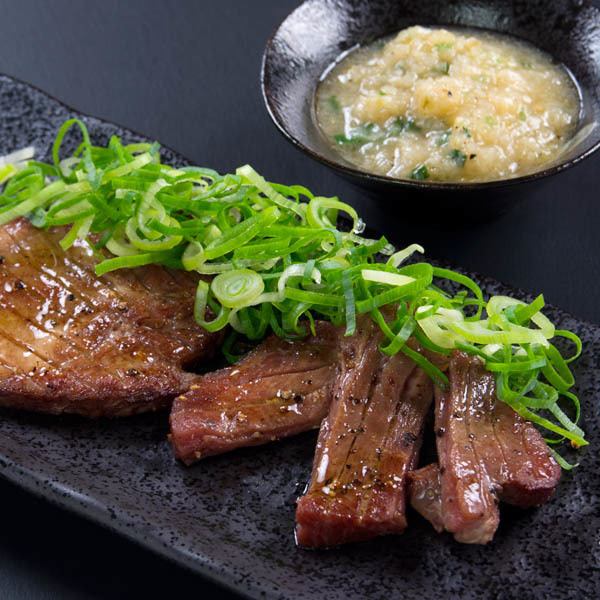 厚切り牛タンをはじめ食べ応えのある創作肉料理がたくさん！