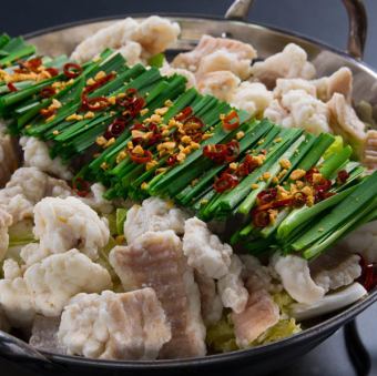 派對超讚! 【附2小時無限暢飲】主菜:牛內臟鍋+炸雞,8道菜無限暢飲5000日元