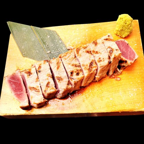 マグロのレアステーキ