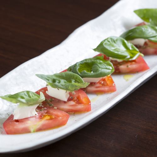 [Most popular among women] Cheese, tomato, and basil