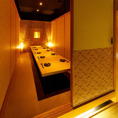 [Private room for large groups] A private room with a table that can comfortably seat 10 to 30 people.Please use it not only for entertaining important customers, dinner with business associates, welcome and farewell parties and year-end parties with colleagues, but also for meals with family and relatives.An all-you-can-drink banquet is definitely a great deal.Relax and enjoy your precious time with something valuable♪