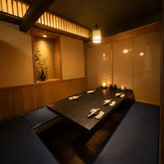 【2～30名】人数に合わせた個室空間をご用意可能です。季節のご宴会にもピッタリのサイズ感と雰囲気◎
