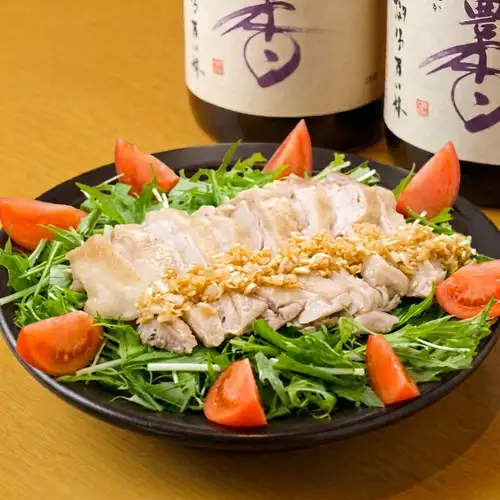 Steamed chicken and organic vegetable salad