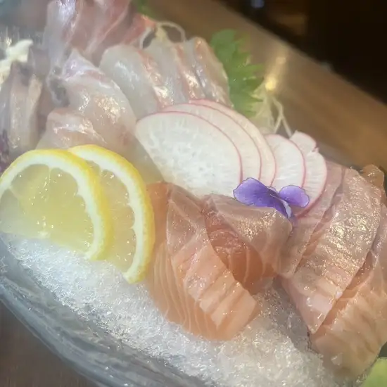 常時10種の厳選鮮魚!旬のお刺身盛り合わせが自慢の海鮮居酒屋