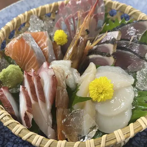 旬の魚をボリューム満点に!お酒のお供にぴったりなお任せ鮮魚盛り