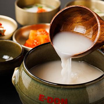 The popular menu item, makgeolli