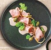 炙りユッケサラダ