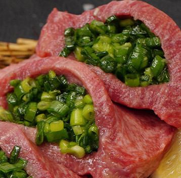 두꺼운 싸는 탄