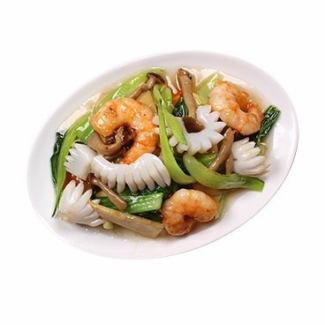 Stir-fried seasonal vegetables with shrimp and squid