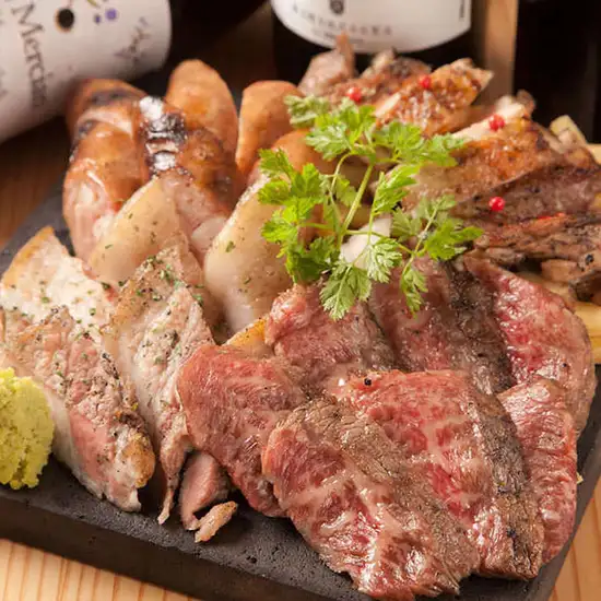 甲州牛も入った名物｢肉炉端盛り合わせ｣を、是非ご賞味くださいませ！