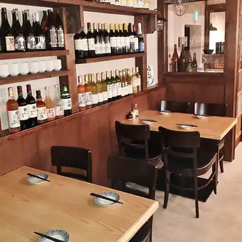 木の温もりに包まれた癒しの空間で、ご友人や同僚、恋人と当店自慢の山梨の郷土料理をお楽しみくださいませ!