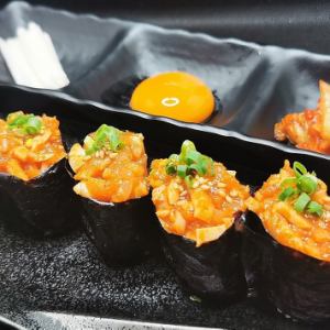 美桜鶏のササミユッケ寿司