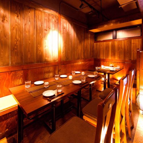 The private rooms feature an elegant Japanese design and are quiet and relaxing.This elegant private room is perfect for those who wish to spend special time with their loved ones.It is also ideal for entertaining guests, anniversaries, etc.