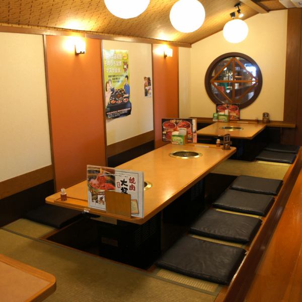 We have small seats that are ideal for couples, and tatami mat seats where you can stretch your legs and relax.There are chairs and tableware for children, so it is very popular with families.The large room that can accommodate up to 50 people is popular for various banquets.We also have a private room for 8 people or more, so please feel free to contact us if you are interested.