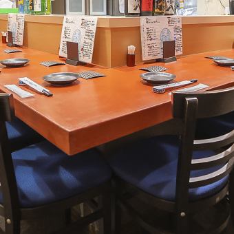 お一人様から気軽にご利用いただけるカウンター席を11席ご用意しております。デートやご友人とのお食事にも◎