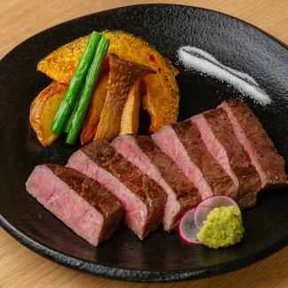赤身肉の藁焼きステーキ