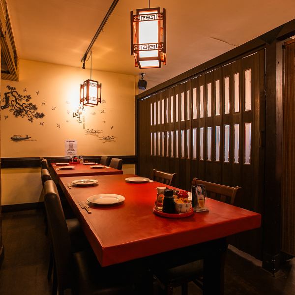 【◆完全個室完備◆】小岩での各種ご宴会はぜひ当店で！15～24名様でご利用いただける完全個室を完備しております！他にも、扉やカーテンレールで仕切られ、プライベート感もある半個室席を複数ご用意。半個室席は4名様からご利用可能です♪新年会・忘年会・歓送迎会など、ぜひ様々なシーンでご活用ください。