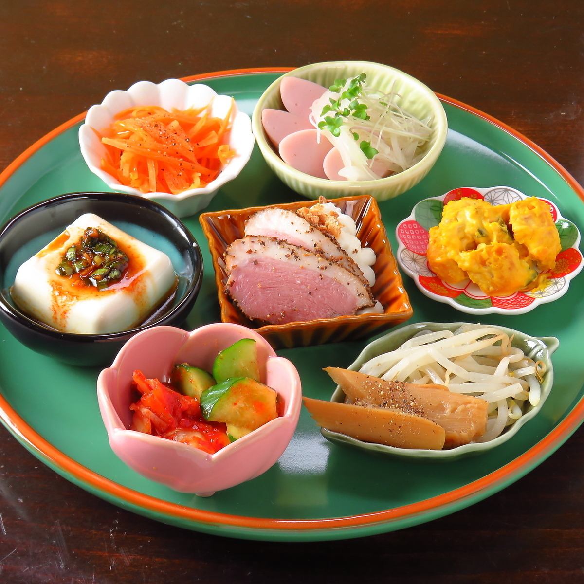 暖かみ感じる落ち着いた空間で心温まるお料理と、店主厳選日本酒をぜひお楽しみあれ◎