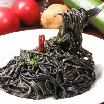 Squid ink spaghetti that has been carefully simmered