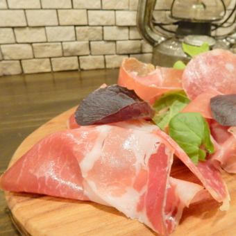 Assorted 3 kinds of prosciutto and salami