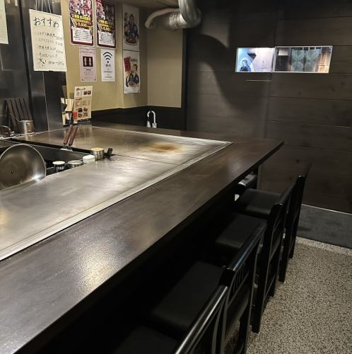 迫力満載のカウンター席