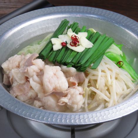 ［大型Toro Motsunabe：750日元（含税）］精心挑选的食材，具有怀旧的味道。浓缩汤的味道◎新鲜出众的蔬菜可以浸泡。