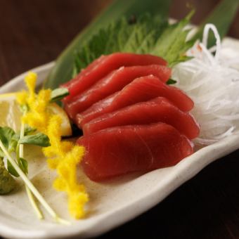 Sashimi (from 748 yen including tax)