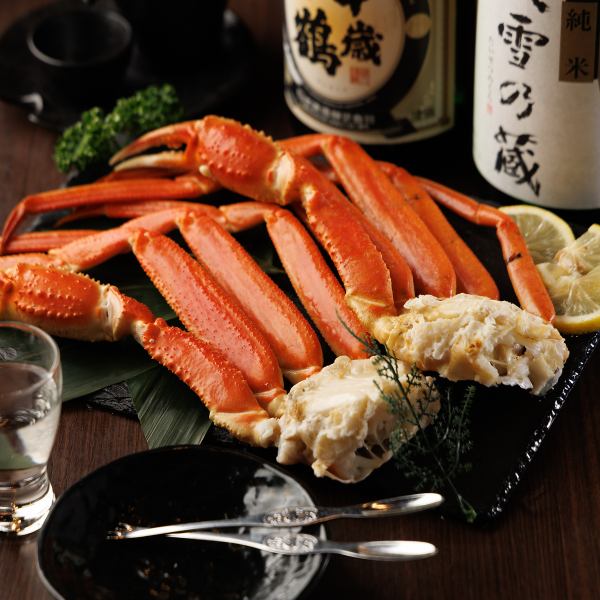 当店では、海鮮料理と十勝牛を贅沢に使用した絶品の肉料理をお楽しみいただけます。歓送迎会や飲み会などの宴会に最適な完全個室も完備しており、最大40名様までご利用可能です。新鮮な海の幸と、友人や同僚との楽しいひとときを、プライベートな空間で心ゆくまでお楽しみください。